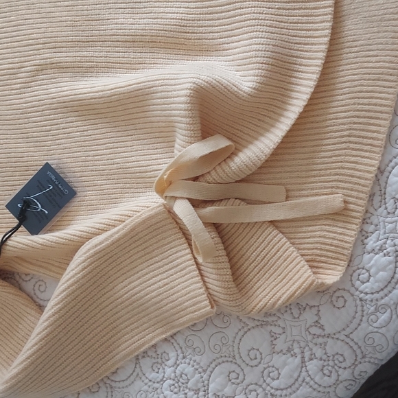 NWT Gabby Isabella Sweater - Picture 9 of 11